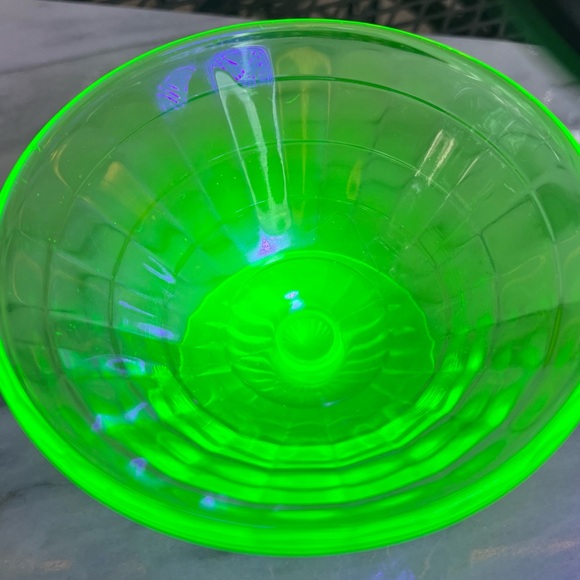 Vintage Uranium/Vaseline Glass Sherbet Dish, c. 1930s, by Anchor Hocking - Picture 6 of 7